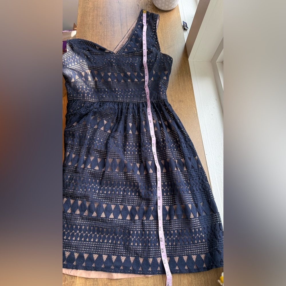 Bcbgmaxazria Women’s Camielle Mini Dress SZ 8 Sleeveless V Neck Lace Color Navy - Picture 6 of 9